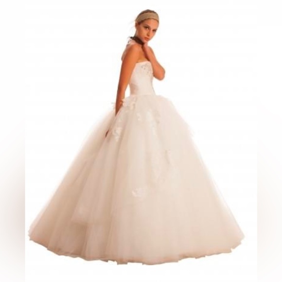 NWOT Edgardo Bonilla wedding gown - Picture 2 of 3